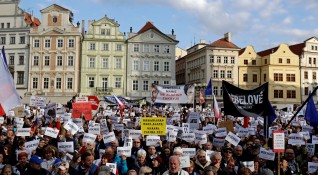 Десетки хиляди ще се включат в огромен протест срещу чешкия