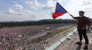Хиляди чехи излязоха днес в Прага на протест с искане