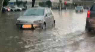 Проливен дъжд излял се вчера в сръбската столица предизвика транспортен