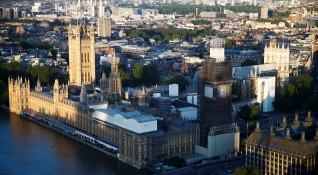 Британският парламент бе евакуиран за кратко заради тревога за пожар