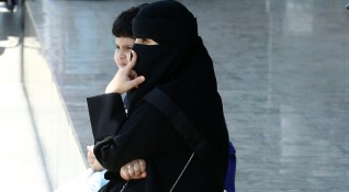 Жените в Саудитска Арабия вече вписват правото да шофират в