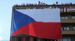 Чешкото коалиционно правителство начело с популиста Андрей Бабиш оцеля при
