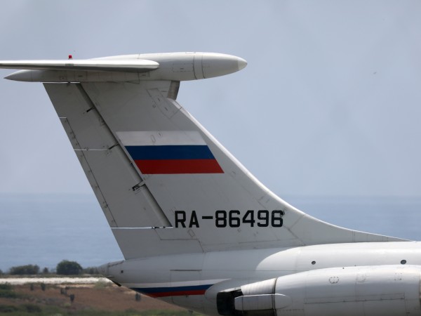 Руски пътнически самолет АН-24 извърши аварийно кацане в северната част