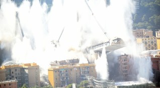 Останките на моста в Генуа който се срути преди 10