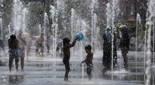 Западна Европа е измъчвана вече шести ден от необичайни горещини