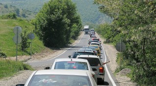 Причина за опашките по границата с Гърция е увеличеният трафик