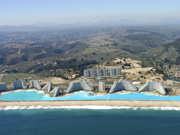 Най-големият басейн в света се намира в Чили, в курорта