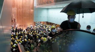 Пореден ден на протести в Хонконг заради спорния закон за
