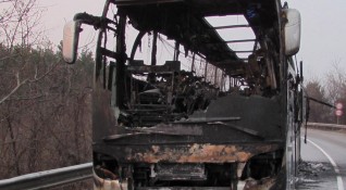 Автобус превозващ деца се е запалил на автомагистрала Тракия край