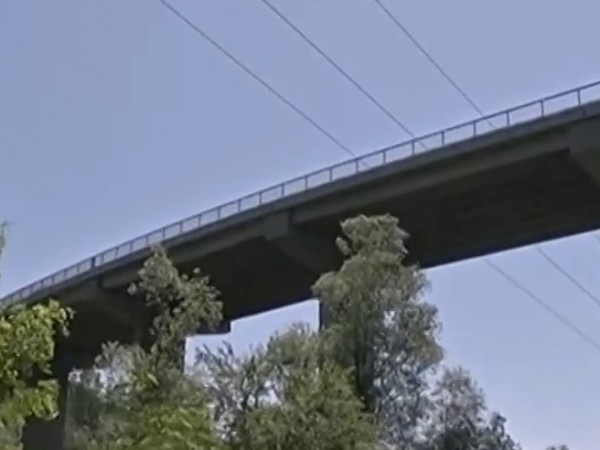 31-годишен мъж хвърли 5-годишното си дете от мост край Габрово