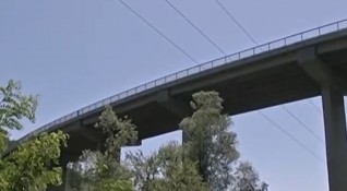 31 годишен мъж хвърли 5 годишното си дете от мост край Габрово