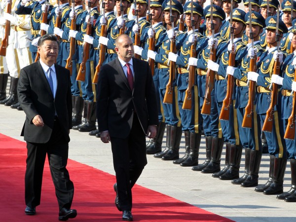 България и Китай установяват отношения на стратегическо партньорство, посочиха държавните
