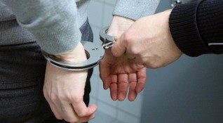 Задържан е 49 годишен мъж убил майка си в Кюстендил съобщиха