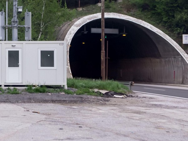Движението в посока Варна в тунела "Ечемишка" на АМ "Хемус"