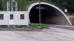 Движението в посока Варна в тунела Ечемишка на АМ Хемус