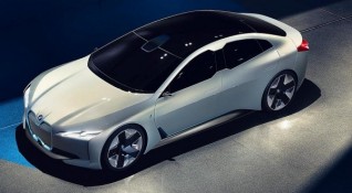 Първият изцяло електрически седан на BMW ще се казва i4