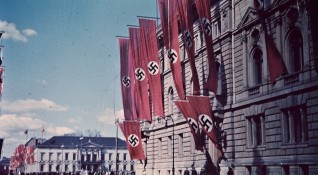 1945 година нацистката армия е почти унищожена Съюзниците напредват от