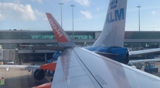 Два самолета се сблъскаха на летището в Амстердам За щастие