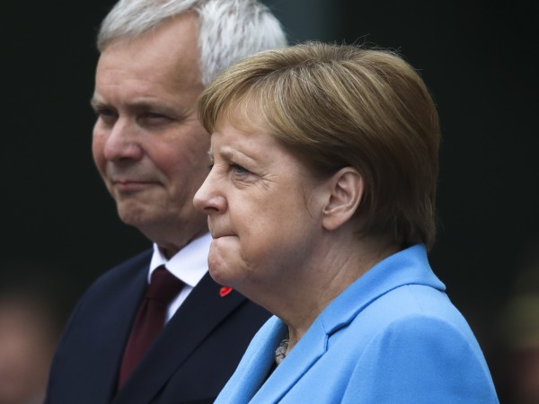 Германският канцлер Ангела Меркел увери днес, че е "много добре",