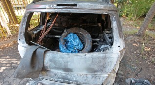 Подпалиха колата на скулптура проф Велислав Минеков За злодеянието алармира