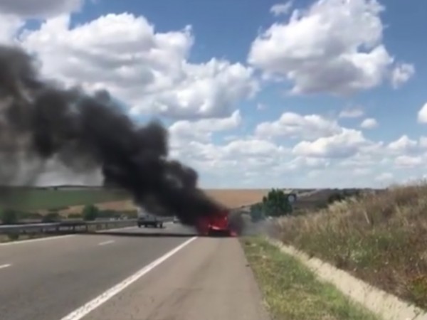 Кола се запали на 334 км на АМ "Тракия" на