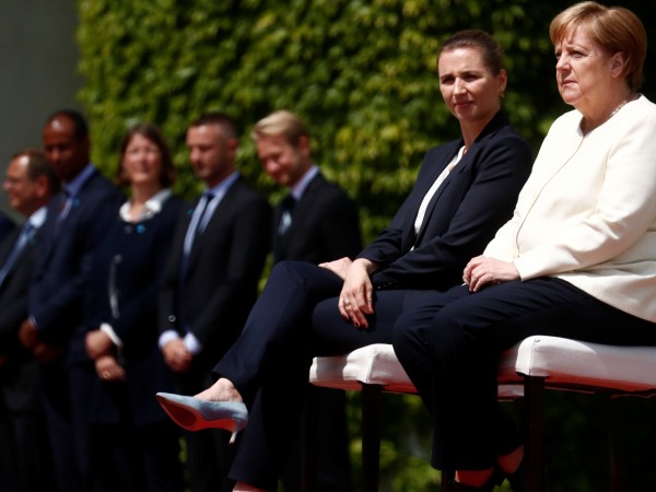 Германската канцлерка Ангела Меркел и датската премиерка Мете Фредериксен изслушаха