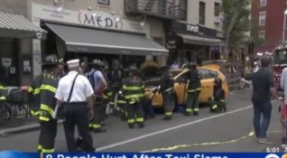 Такси се вряза в ресторант в Манхатън Осем души пострадаха