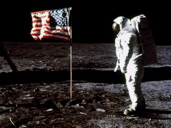 Никакви американци не са стъпвали на Луната, всичко е измислица,