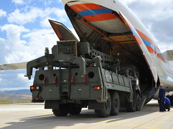 Купуването на руски зенитно-ракетни комплекси С-400 не означава промяна в