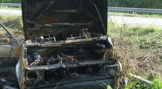 Микробус Форд Транзит изгоря напълно след като потегли на собствен
