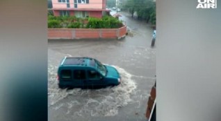 Силният дъжд наводни пловдивското село Белозем Заради голямото количество вода