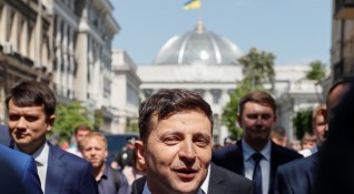 Украинският президент Володимир Зеленски е в позиция да си осигури