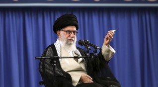 Аятолах Али Хаменей се закани че Иран ще отвърне на