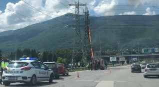 Пламъци обхванаха електропровод с високонапрежение на столичния булевард България Той