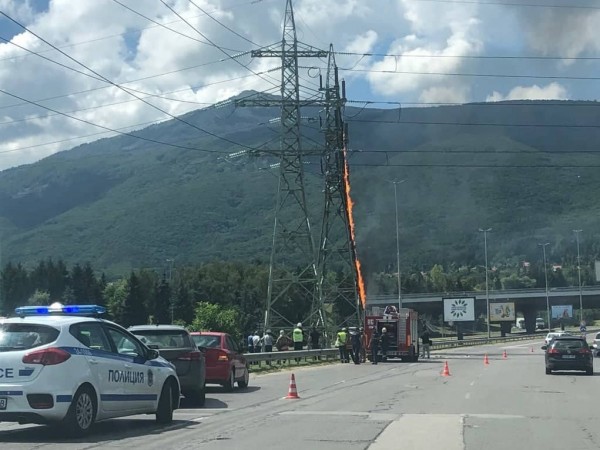 Пожарът на електропровод на столичния булевард "България" е тръгнал от
