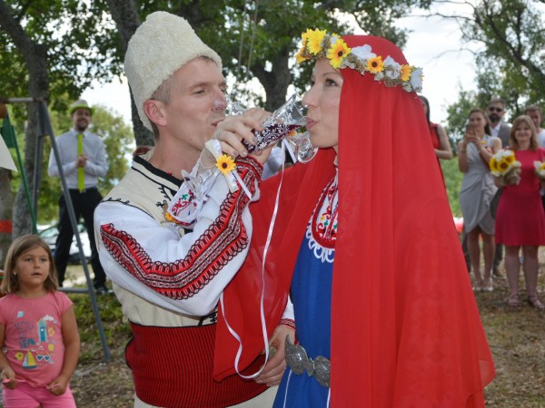 Българка и англичанин сключиха брак в едно от най-красивите места