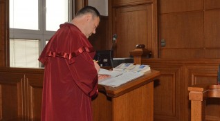 Великотърновският окръжен съд отряза като недопустим иска на Петко Петков