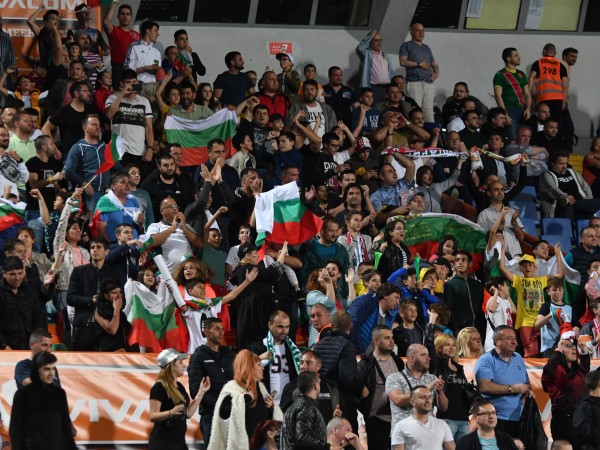 Българският национален отбор по футбол бе наказан от УЕФА да
