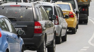 Кола с турски граждани излетя от пътното платно на магистрала