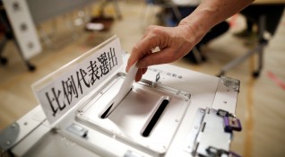 Управляващата коалиция на японския премиер Шиндзо Абе ще запази мнозинството