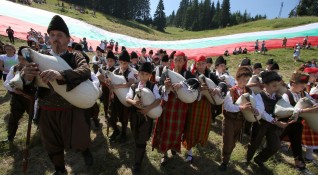 Рожен отново бе сцена на българската фолклорна музика и традиции