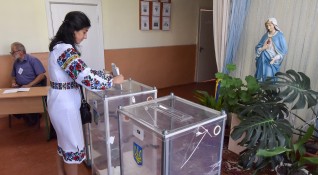 Избирателните секции за предсрочните парламентарни избори за Върховната Рада са