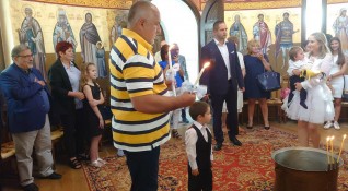 Бойко и Иван вече са християнчета похвали се премиерът Бойко