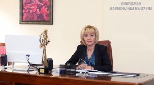Омбудсманът Мая Манолова критикува остро Централната избирателна комисия че бави