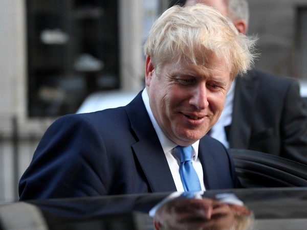 Борис Джонсън официално ще поеме премиерския пост във Великобритания днес.