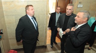 Според лидерът на ВМРО Красимир Каракачанов е възможно политическите сили