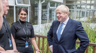 Борис Джонсън ще остане на поста министър председател на Великобритания