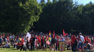 Хиляди социалисти от цялата страна се събират на Историческата поляна