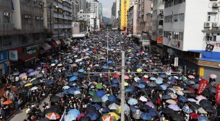 Хиляди протестиращи се събраха в района Юен Лун на Хонконг