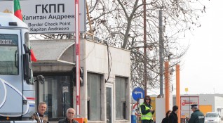 Натоварена е обстановката на българо сръбската граница на ГКПП Калотина Още